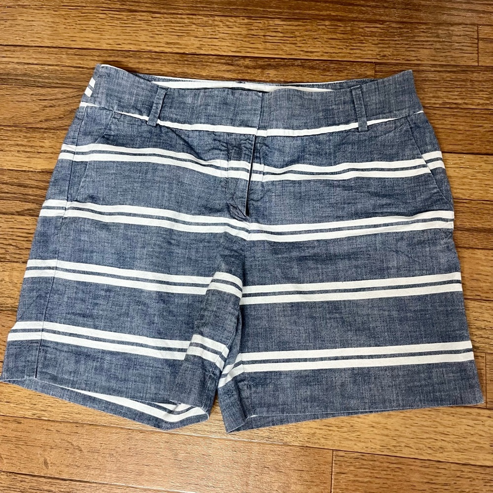 Loft cloth shorts, with stripes, size 6 used in very good condition. - Picture 2 of 7